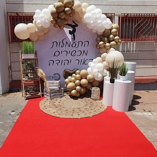 עיצוב בלונים עם במות ואלמנטים