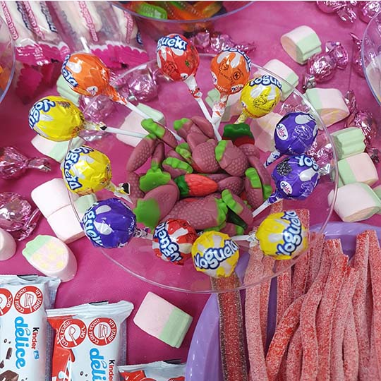 בר מתוקים עם בלונים