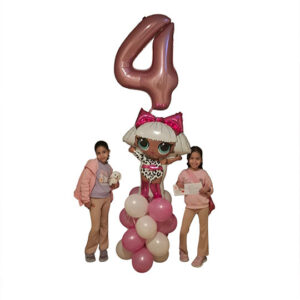 מעמד בלונים LOL ליום הולדת 4 עם בלון ספרה ועיצוב יוקרתי